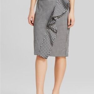 Elegant Black and White Checkered Skirt